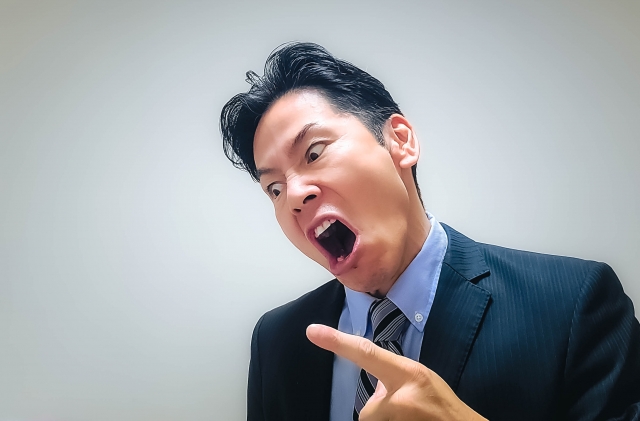 職場の飲み会で「会計を無料にしろ」と店に要求→出禁になった部長　部下もドン引きしたやり口