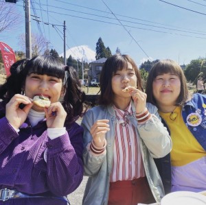 「一人一人のスキルを見て欲しい」と3時のヒロイン・福田麻貴(画像は『3時のヒロイン 福田麻貴 2020年4月8日付Instagram「ひとり食べ終わっとんなぁ。』のスクリーンショット)