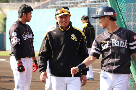 楽天監督から鷹1軍コーチに就任 平石コーチの目指す姿と感じるホークスの違い ライブドアニュース