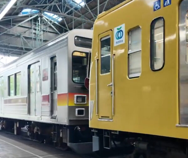 「サステナ車両」として西武鉄道に搬入された東急9000系（西武鉄道の動画より）。