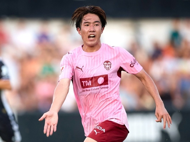 バレンシアと6年契約。スペインで新たなキャリアをスタートさせた佐藤。(C)Getty Images