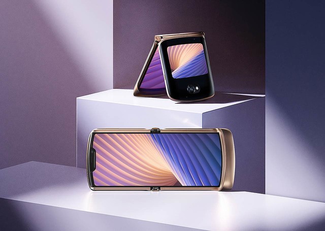 motorola razr 5G」ゴールドカラー、Amazonや楽天でも販売開始