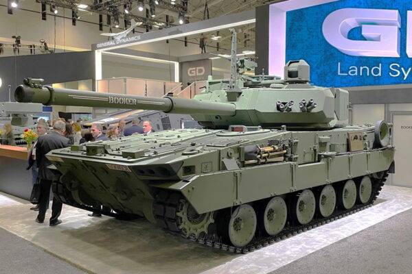 2023年の合衆国陸軍協会（AUSA）の年次総会で展示されたM10「ブッカー」戦闘車。2025年に導入が取り止められた（画像：GDLS）。