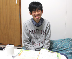 今年7月からプロジェクトに参加している間嶋大稀さん（24歳）。今はラーメン屋での接客バイトをしつつ、社会経験を積んでいる