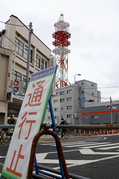 青森・八戸市 ビルに設置された鉄塔が倒壊の恐れ…避難指示が出される