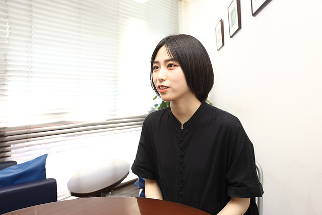 アンジュルム橋迫鈴が爬虫類に癒される！「いつかコモドドラゴンを触っ