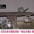 住宅の床崩落 男性一時生き埋め