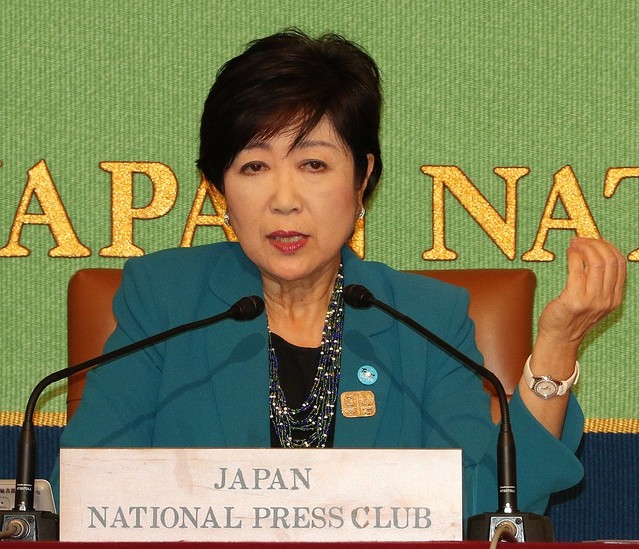 日本記者クラブで会見した小池百合子氏