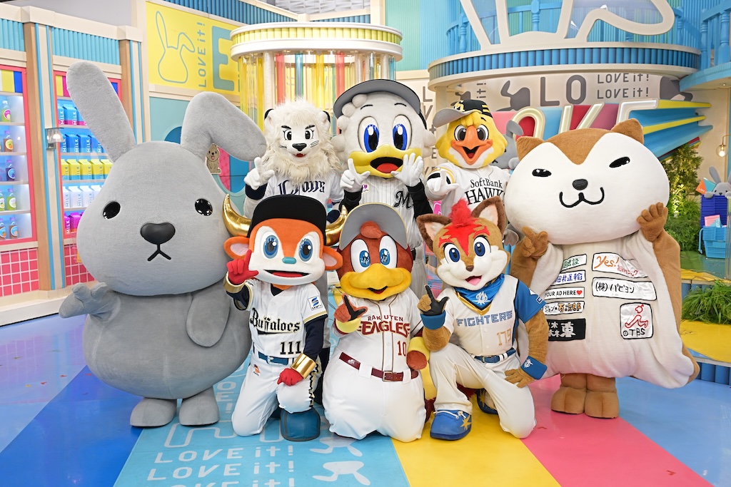 かが屋、青木マッチョがセレモニアルピッチに登場ⓒRakuten Eagles