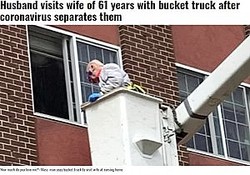 高所作業車を使って3階にいる妻と面会する男性(画像は『WMC Action News 5 2020年4月12日付「Husband visits wife of 61 years with bucket truck after coronavirus separates them」(Source: Nick Avtges/WFXT/Cox/CNN)』のスクリーンショット)