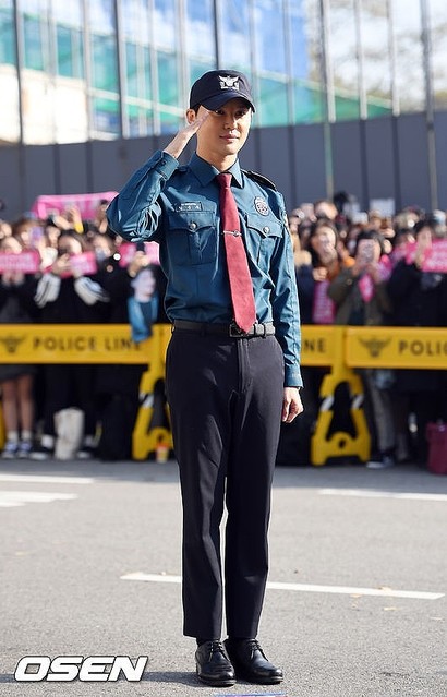 JYJのジュンスが除隊 現場には各国からファン殺到