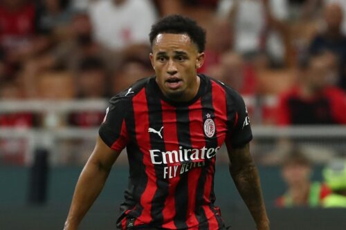 リーズがミランからノア・オカフォーに完全移籍 今夏9人目の補強