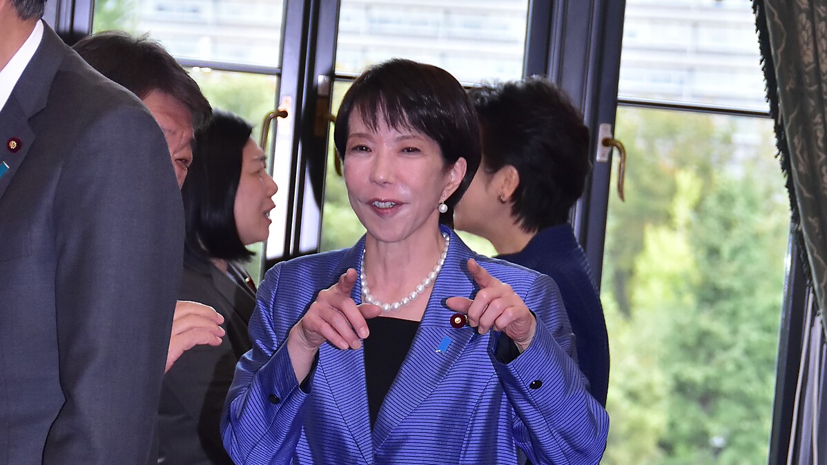 高市早苗首相、衆院解散を検討と報道 背景に麻生太郎副総裁の意向か