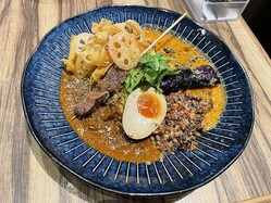 
			店舗限定メニューも！ 秋葉原の人気カレー「カリガリ」が東京駅ヤエチカに登場
		