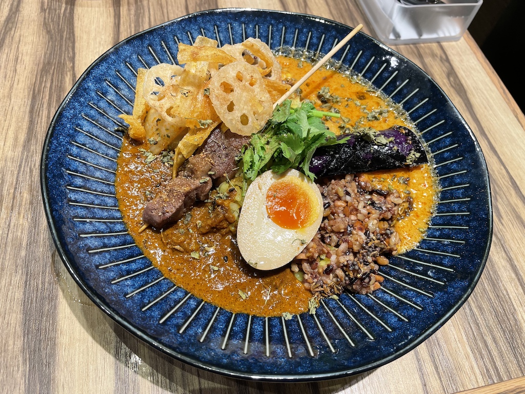 店舗限定メニューも! 秋葉原の人気カレー「カリガリ」が東京駅ヤエチカに登場