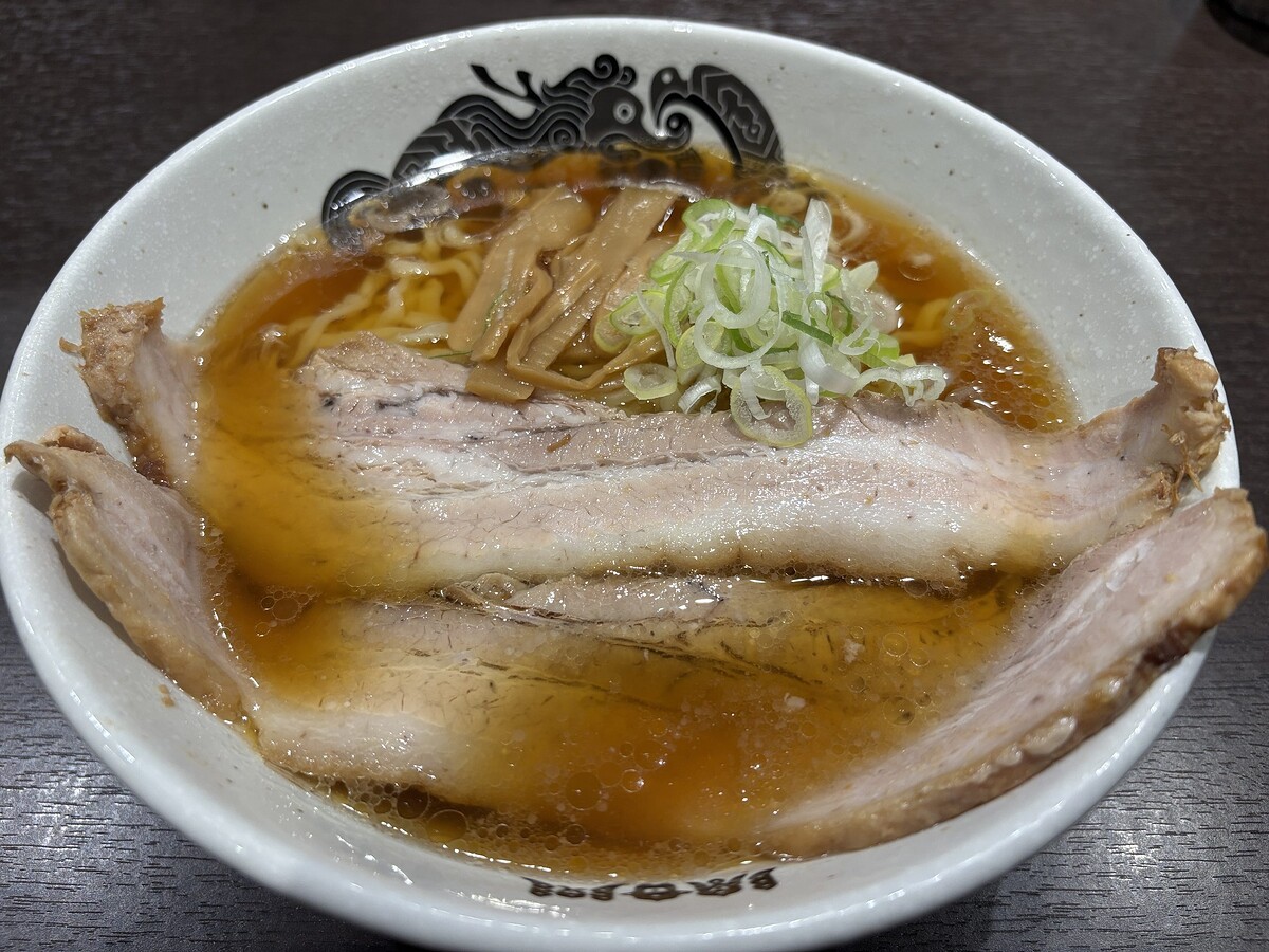 喜多方ラーメンの異端児「食堂 はせ川」が東京駅にオープン! 大判チャーシューメン&ライスで昇天!