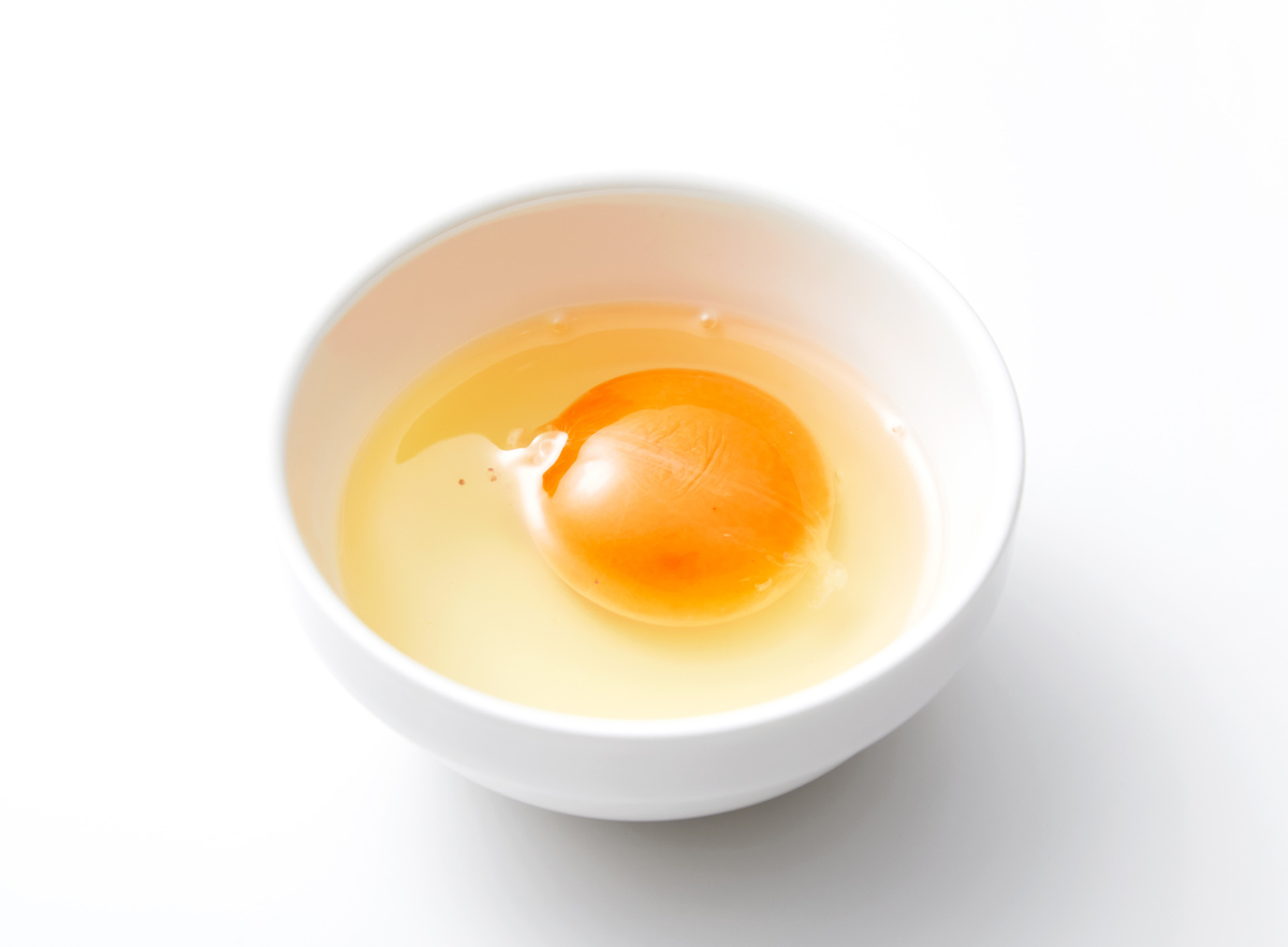 卵の白身が濁っていた!これって食べられるの?新鮮な卵を見極める方法