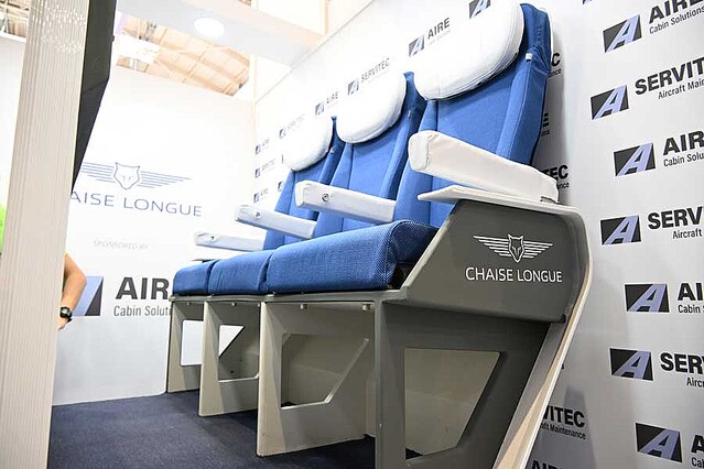 飛行機の”2階建てシート”、最新版お披露目 日本の大手航空会社も関心