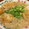 飲食店で 卵をキャッチボール