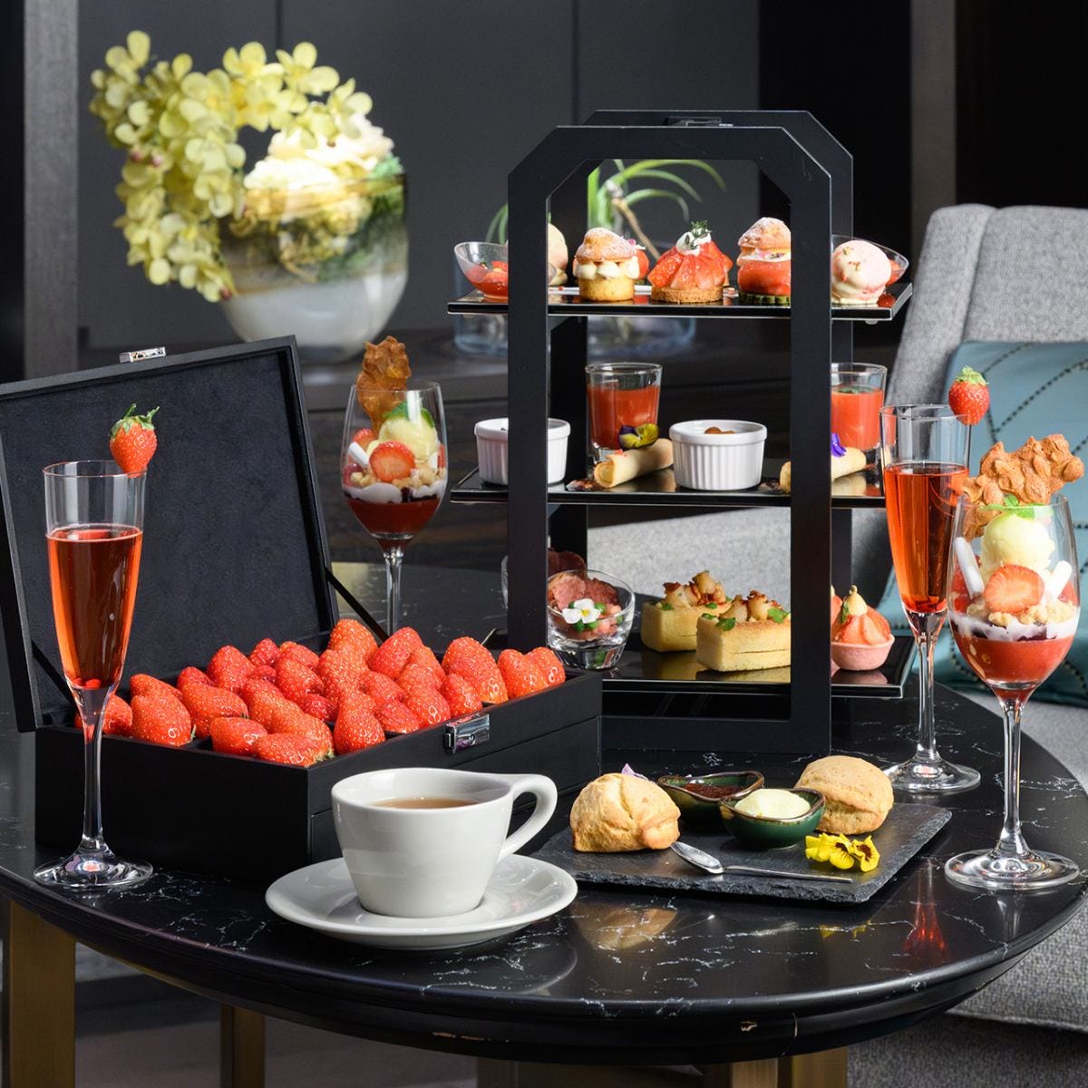 ザ ロイヤルパークホテル アイコニック 大阪御堂筋のいちごアフタヌーンティー。生いちご食べ比べやパフェも！ - ライブドアニュース