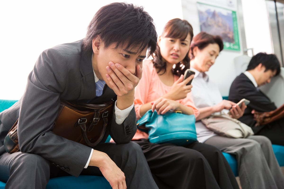 電車内で嘔吐した場合の法的責任とは?(画像はイメージ)