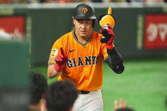 Bジェイズと契約合意に達した岡本和真【写真：小林靖】