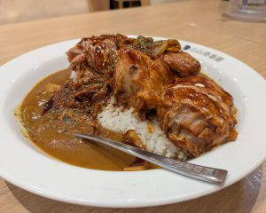 ホロ肉ドカンとデミグラスカレー肉塊LEVEL4（3280円）