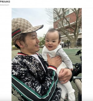 絵莉さんのブログのコメント欄で、外出先での授乳について注意した才賀紀左衛門。その内容に絵莉さんが「誤解を招くような書き方はやめて」と不快感をあらわに(画像は『才賀紀左衛門 2023年3月21日付オフィシャルブログ「平和な休日」』のスクリーンショット)