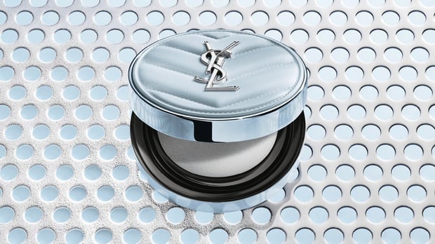 YSL」からクッションタイプのフェイスパウダー登場 ひんやりとする新
