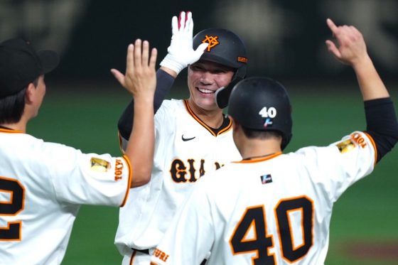 阪神戦でサヨナラ打を放った巨人・坂本勇人【写真：矢口亨】