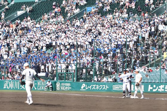 応援に駆け付けた高川学園スタンド【写真：加治屋友輝】