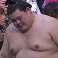 横綱まさかの連敗→親方は凄い顔