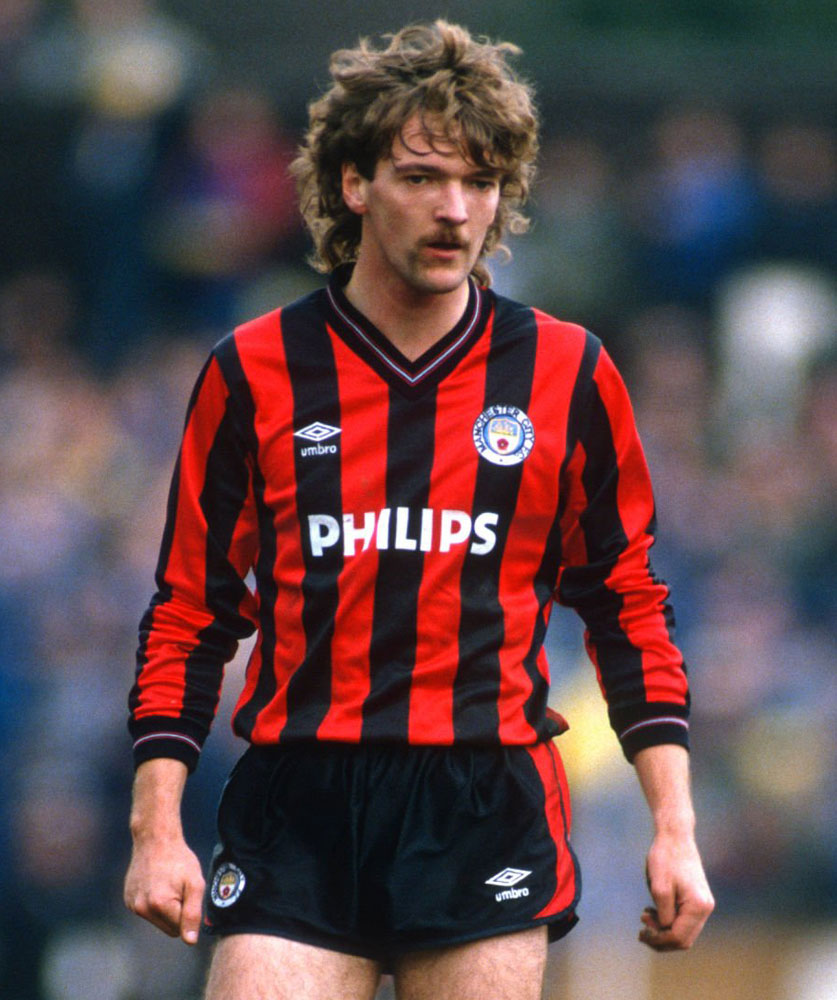 サッカー界最強の「赤黒ストライプ」ユニフォームを着る5チーム