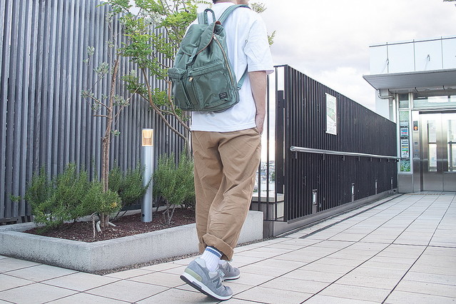 ポーターの名作「タンカー」の新色アイアンブルーはグッと大人な雰囲気