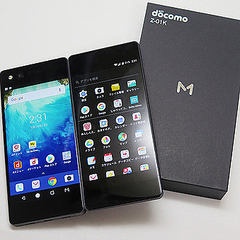 Nttドコモの2画面の折りたたみ型スマホが復活 外観などを紹介 ライブドアニュース