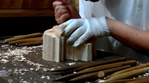 モンストの 弁財天 を仏師が彫ってみた なんて技術だ ライブドアニュース