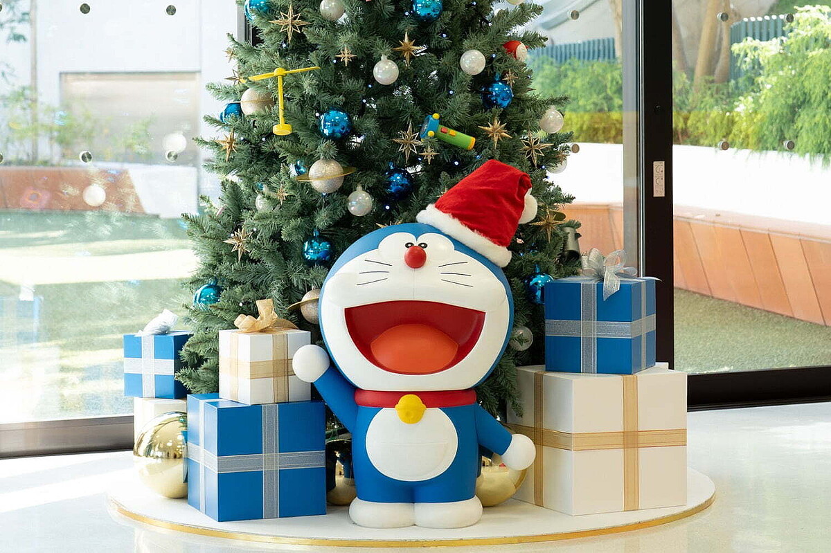 藤子・F・不二雄ミュージアムのクリスマス、“どこでもドア＆スモール