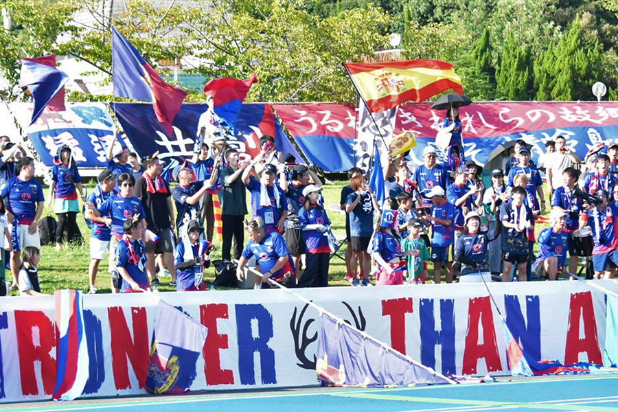 奈良クラブの新ユニが話題【写真：産経新聞社】