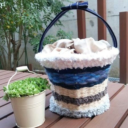 デニムリメイクバッグ 風 スタッズクラッチバッグ ネイビー（水色・白