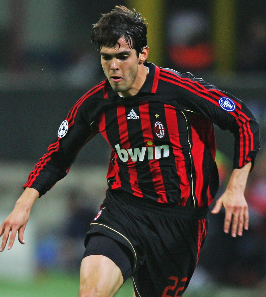 サッカー界最強の「赤黒ストライプ」ユニフォームを着る5チーム