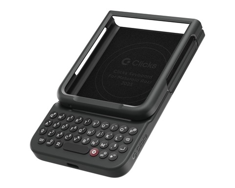QWERTY配列の物理フルキーボード一体型ケース「Clicks Keyboard」の