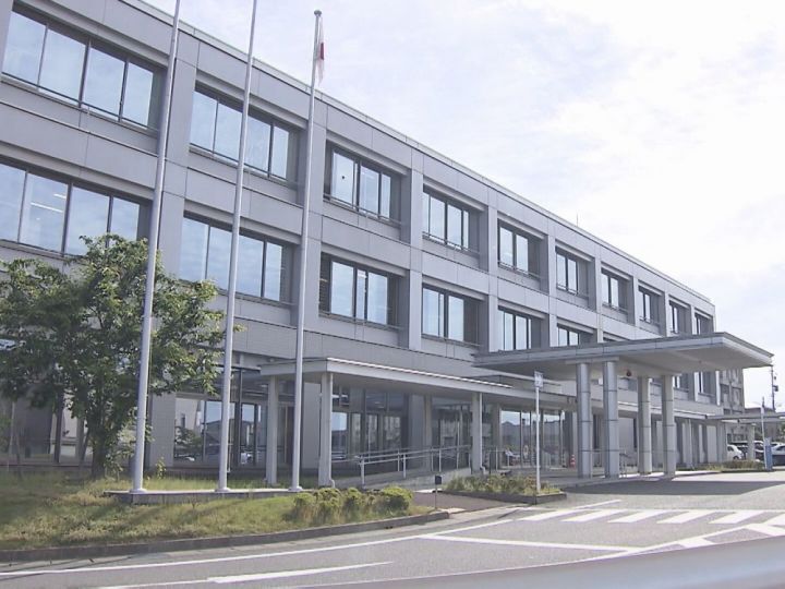 店員を刃物で刺し、タバコ1箱奪い逃走…28歳男を緊急逮捕 三重