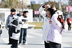 �ͷ����ܥåȤ�û���꡼�����͵����֥�������׾��֤ˡ����