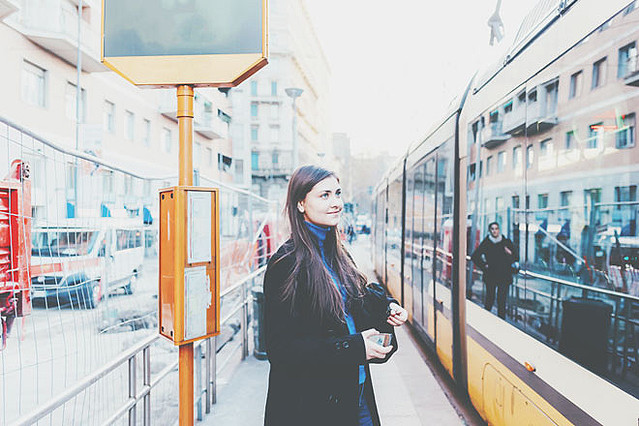 夢占い バスの夢は自己中な自分への警告 交通機関の夢が暗示することとは Peachy ライブドアニュース