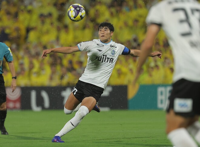 湘南の主将・鈴木章は柏戦に先発。攻守に奮闘した。写真：福冨倖希