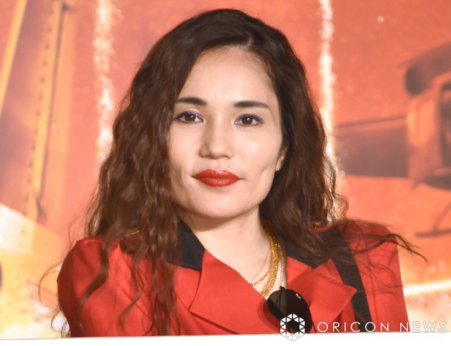 大沢あかねの美人化に「おったまげ～！」した…47歳芸人、2ショット披露