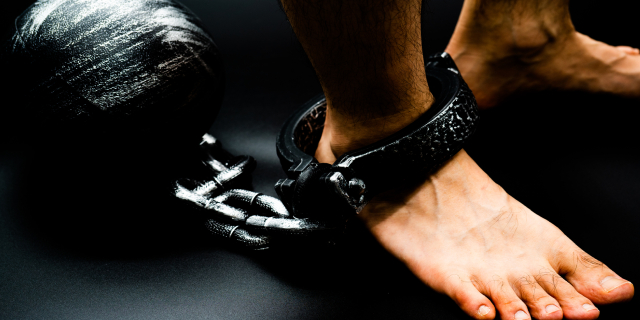 足かせにちなんだ“おかしな行為”も流行していたという（花咲かずなり / PIXTA）※写真はイメージ