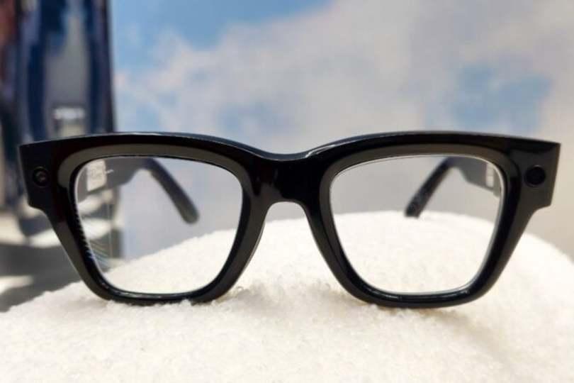 251017meta-ray-ban-display-glasses-1