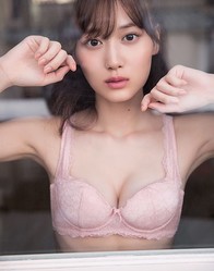 山下美月初のランジェリーカット