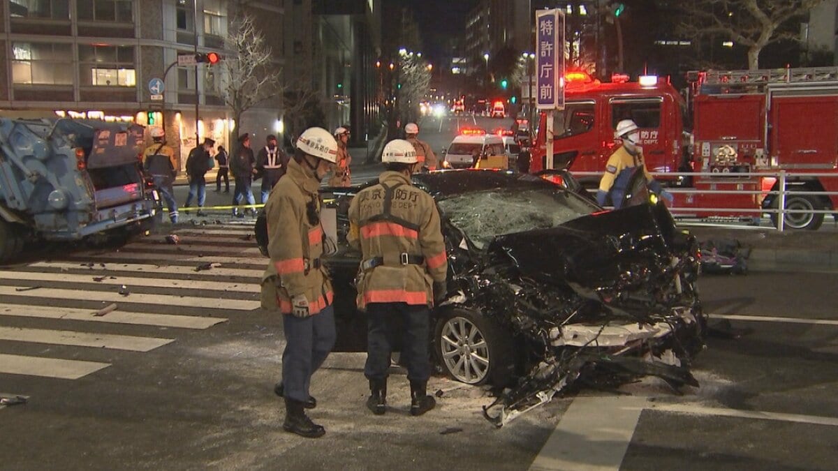 公用車事故 時速130キロで走行か